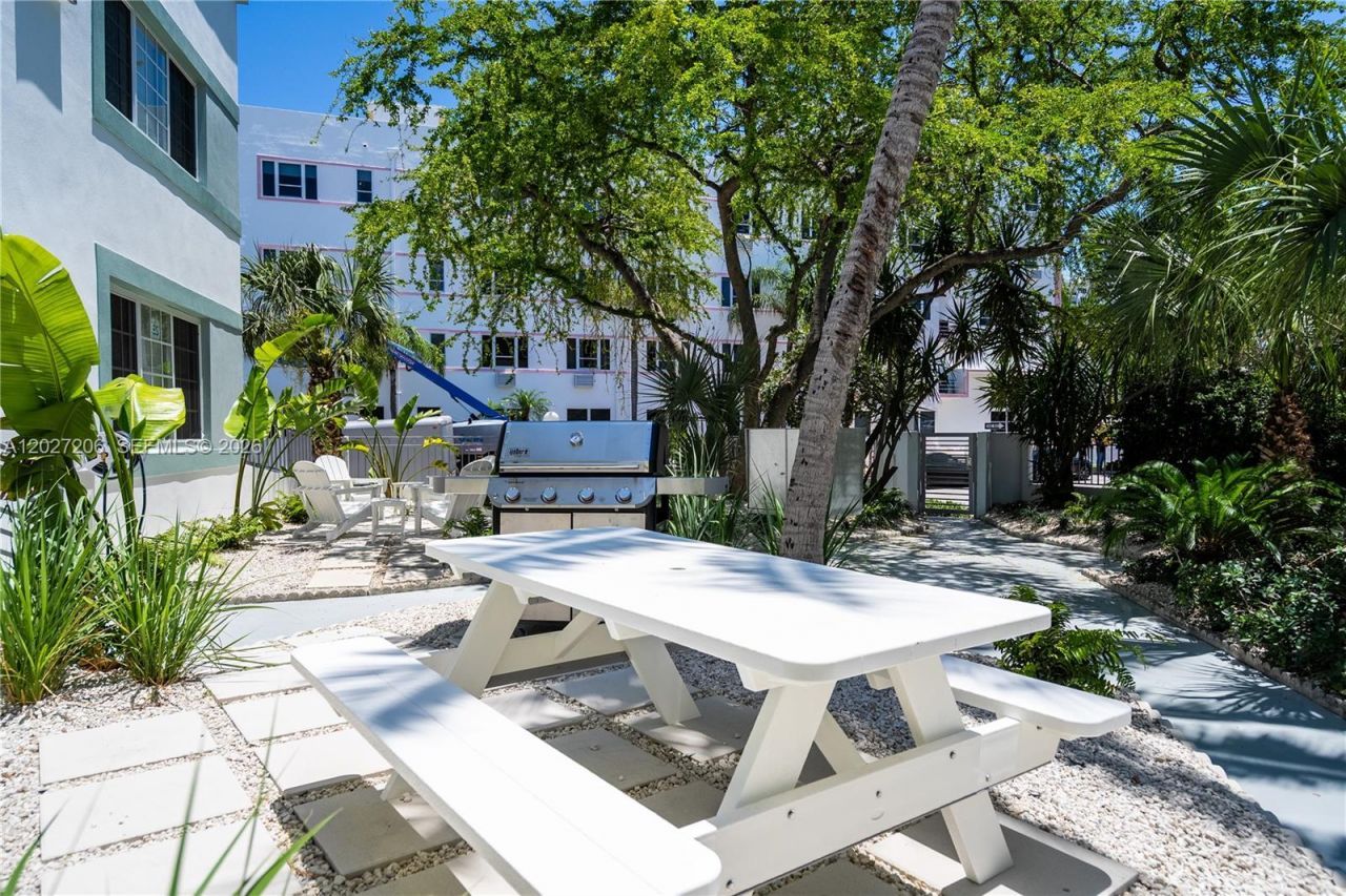 2416 Flamingo Dr , Unit 7, Miami Beach, FL 33140 Photo