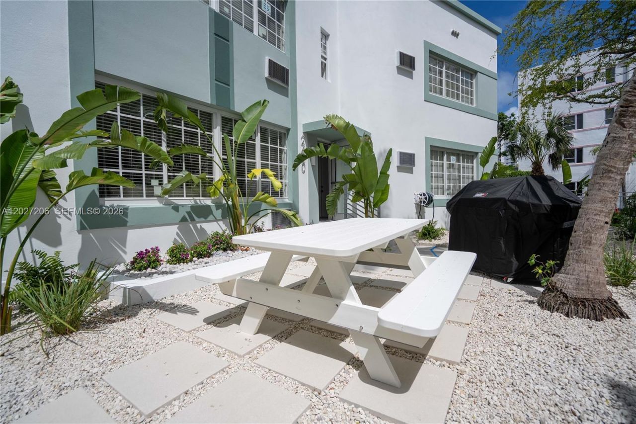 2416 Flamingo Dr , Unit 7, Miami Beach, FL 33140 Photo