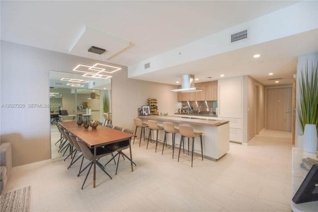1000 Brickell Plz, Unit 3705, Miami, FL 33131 Photo