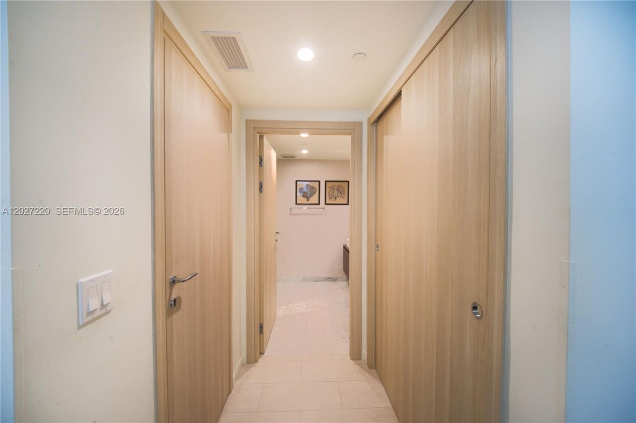 1000 Brickell Plz, Unit 3705, Miami, FL 33131 Photo