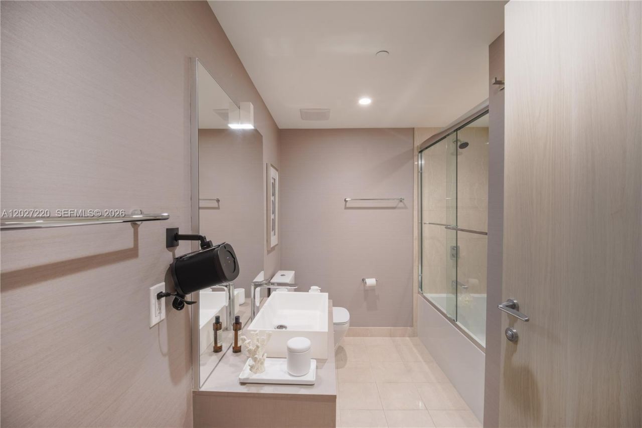 1000 Brickell Plz, Unit 3705, Miami, FL 33131 Photo