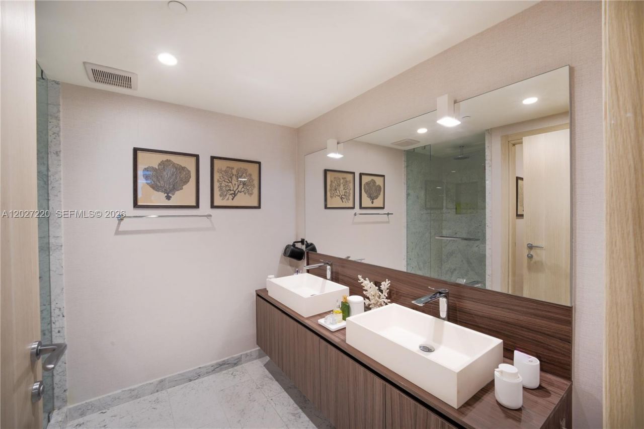 1000 Brickell Plz, Unit 3705, Miami, FL 33131 Photo