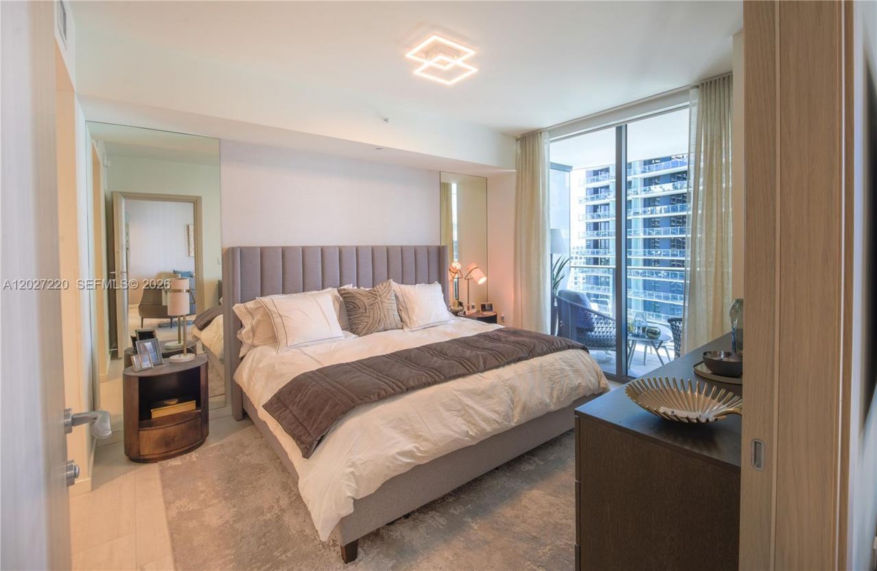 1000 Brickell Plz, Unit 3705, Miami, FL 33131 Photo