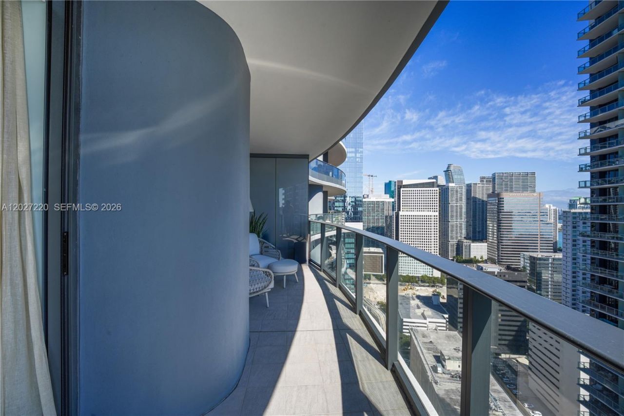 1000 Brickell Plz, Unit 3705, Miami, FL 33131 Photo
