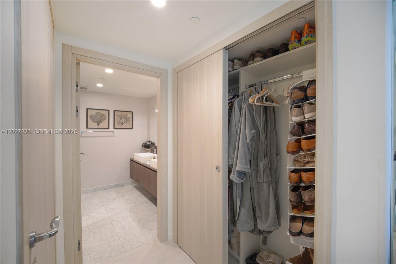 1000 Brickell Plz, Unit 3705, Miami, FL 33131 Photo
