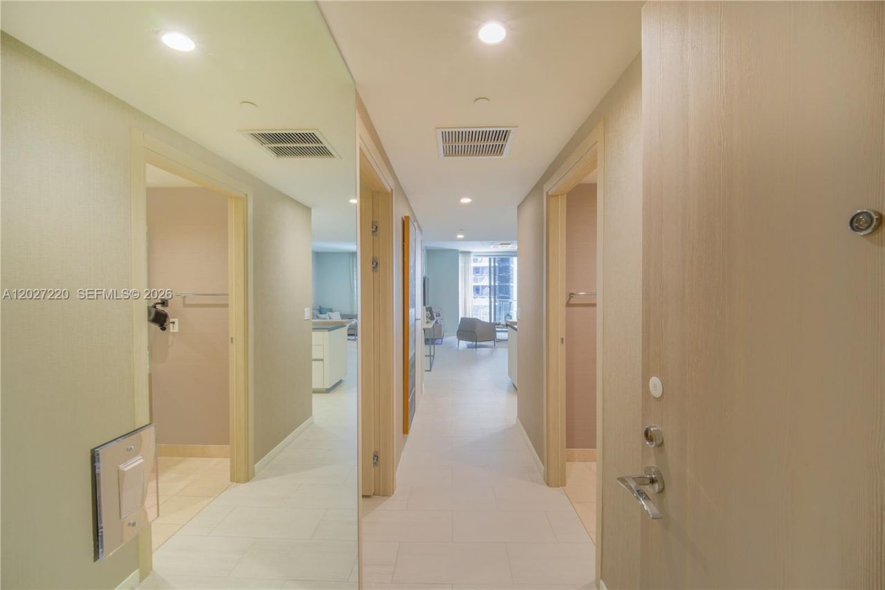 1000 Brickell Plz, Unit 3705, Miami, FL 33131 Photo