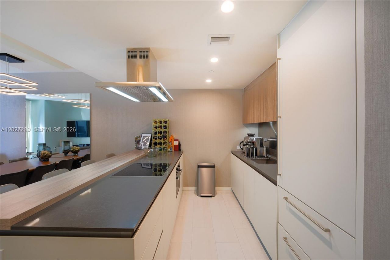 1000 Brickell Plz, Unit 3705, Miami, FL 33131 Photo