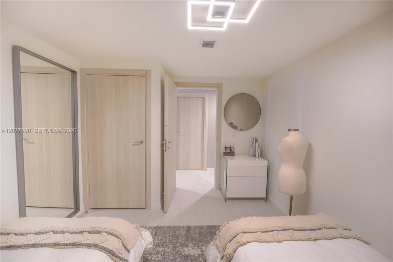 1000 Brickell Plz, Unit 3705, Miami, FL 33131 Photo