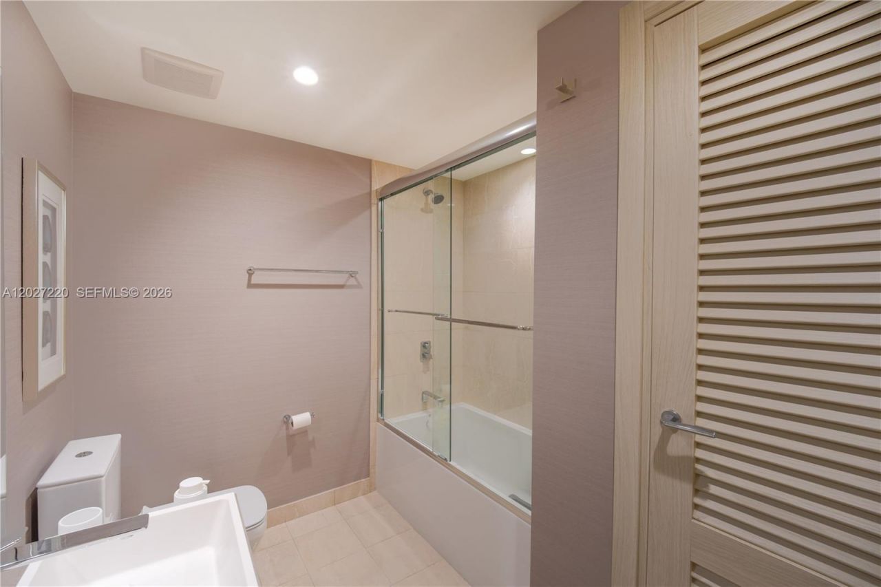 1000 Brickell Plz, Unit 3705, Miami, FL 33131 Photo