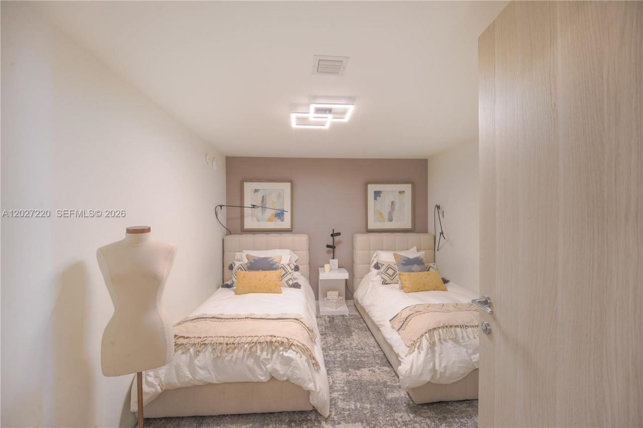 1000 Brickell Plz, Unit 3705, Miami, FL 33131 Photo