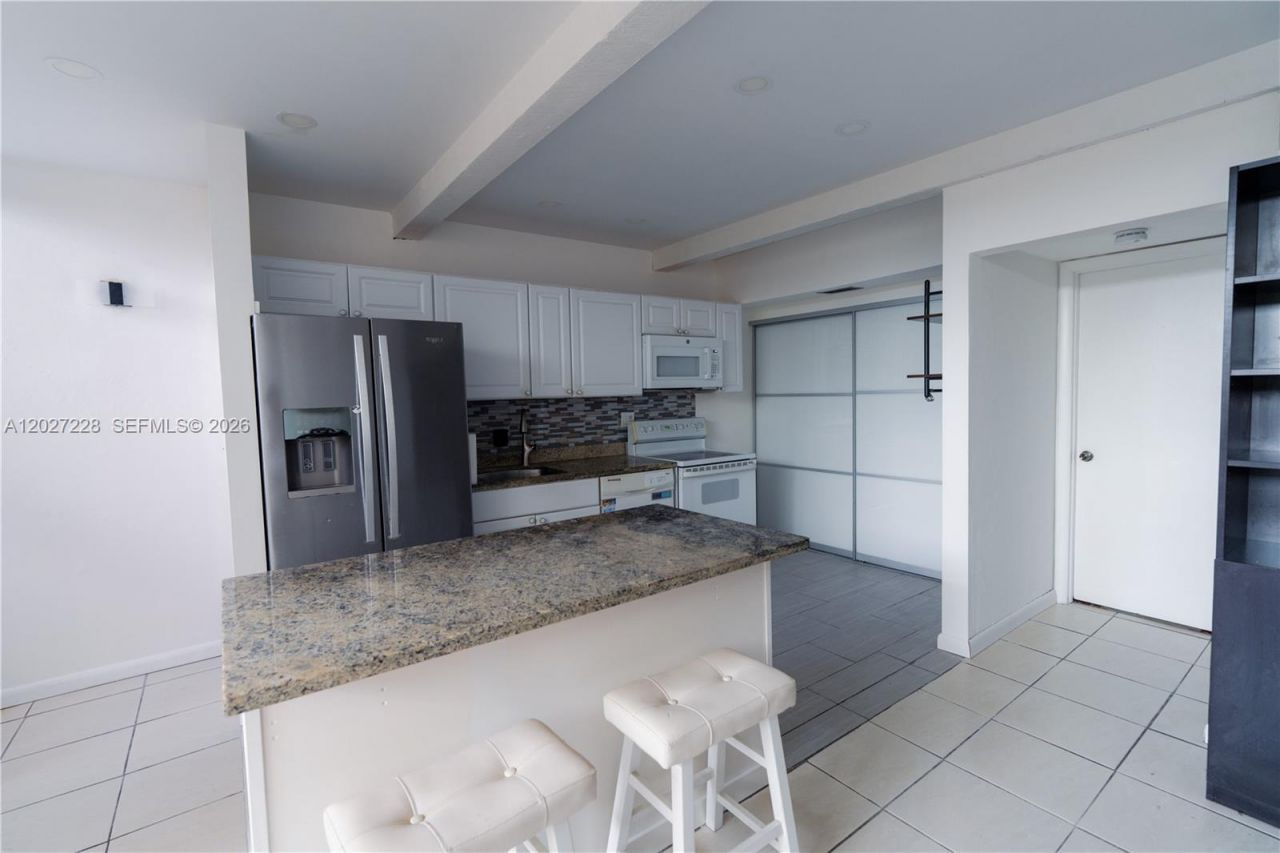 19200 NE 25th Ave, Unit 322C, Miami, FL 33180 Photo