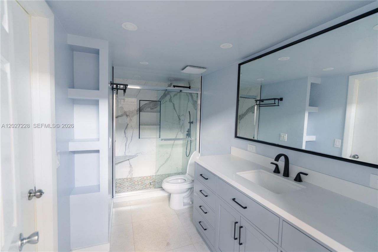 19200 NE 25th Ave, Unit 322C, Miami, FL 33180 Photo