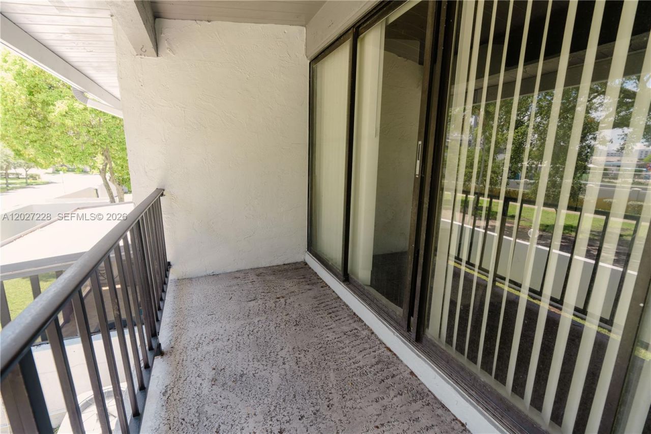 19200 NE 25th Ave, Unit 322C, Miami, FL 33180 Photo