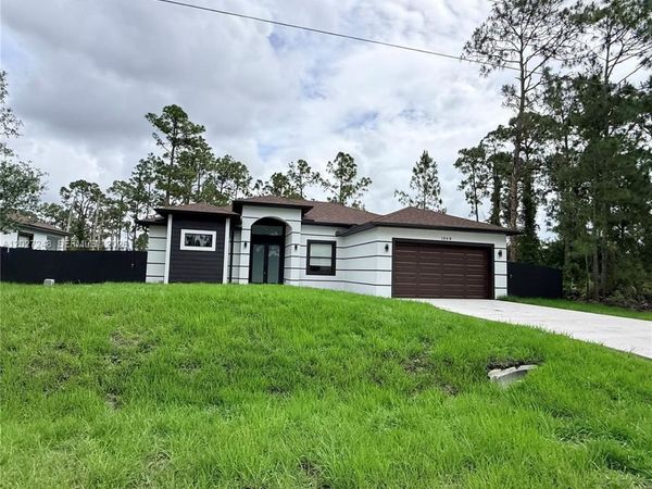 1047 E Merry St , Lehigh Acres, FL 33974