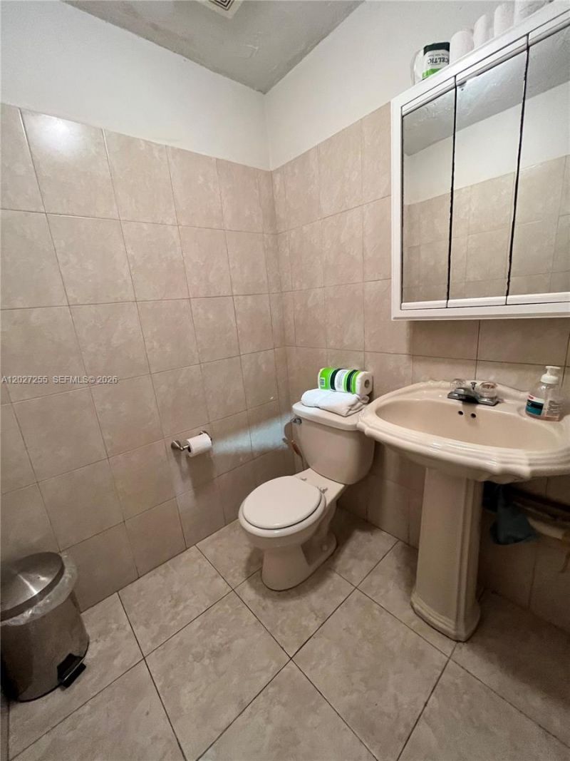 8420 NW 61st St , Miami, FL 33166 Photo