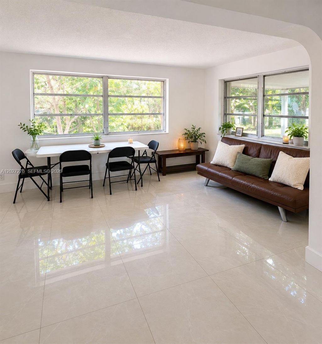 1109 NE 4th Ct, Hallandale Beach, FL 33009 Photo