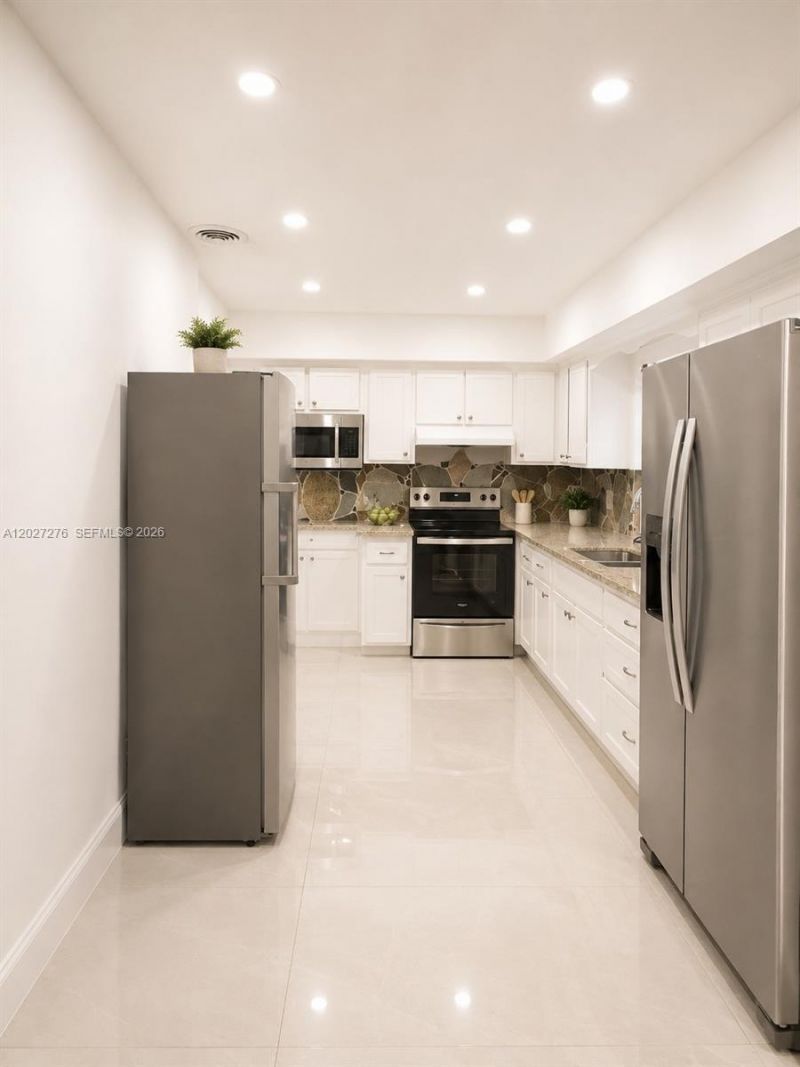 1109 NE 4th Ct, Hallandale Beach, FL 33009 Photo