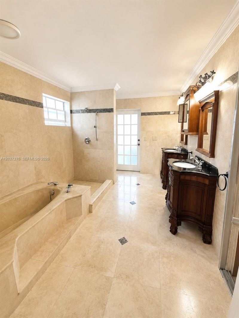 1109 NE 4th Ct, Hallandale Beach, FL 33009 Photo