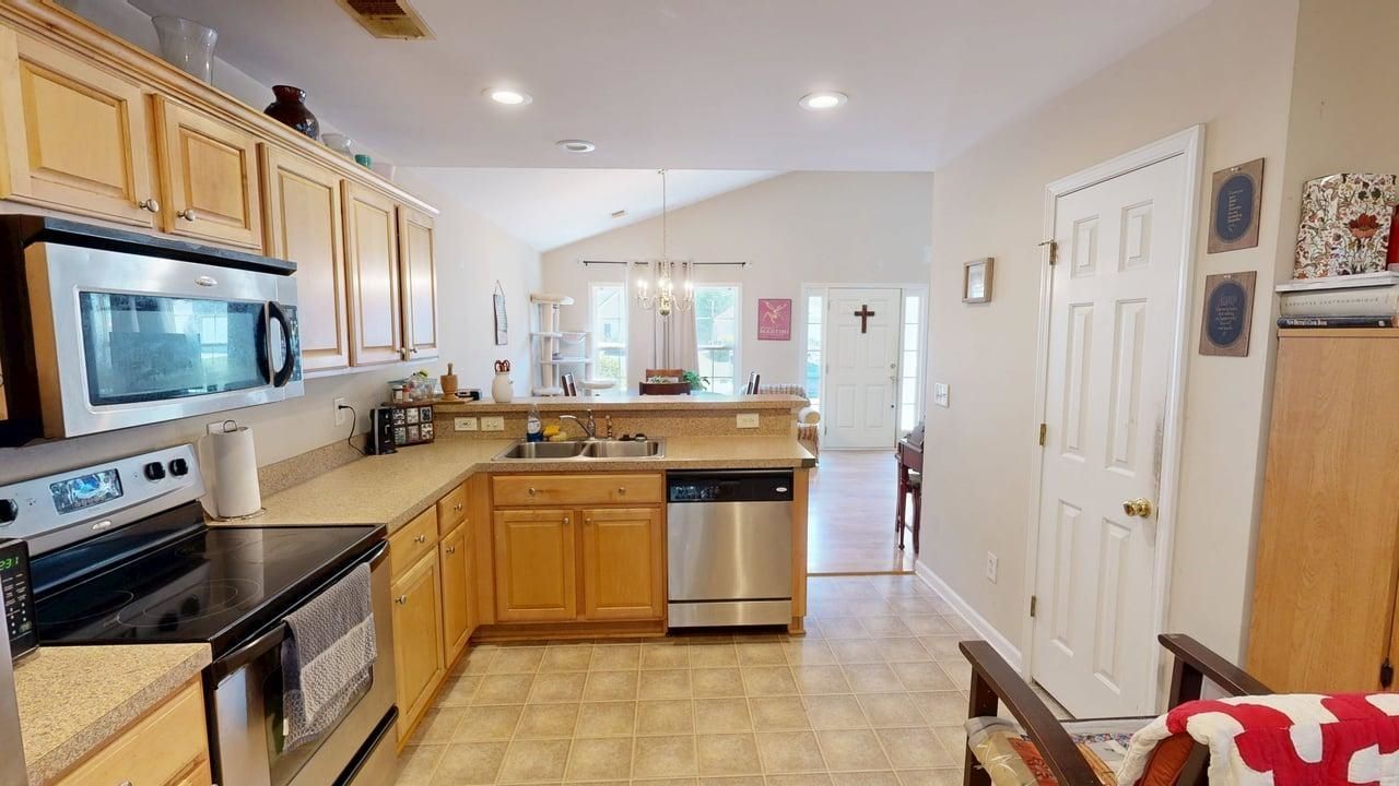 4646 Farm Lake Dr.  Photo 7