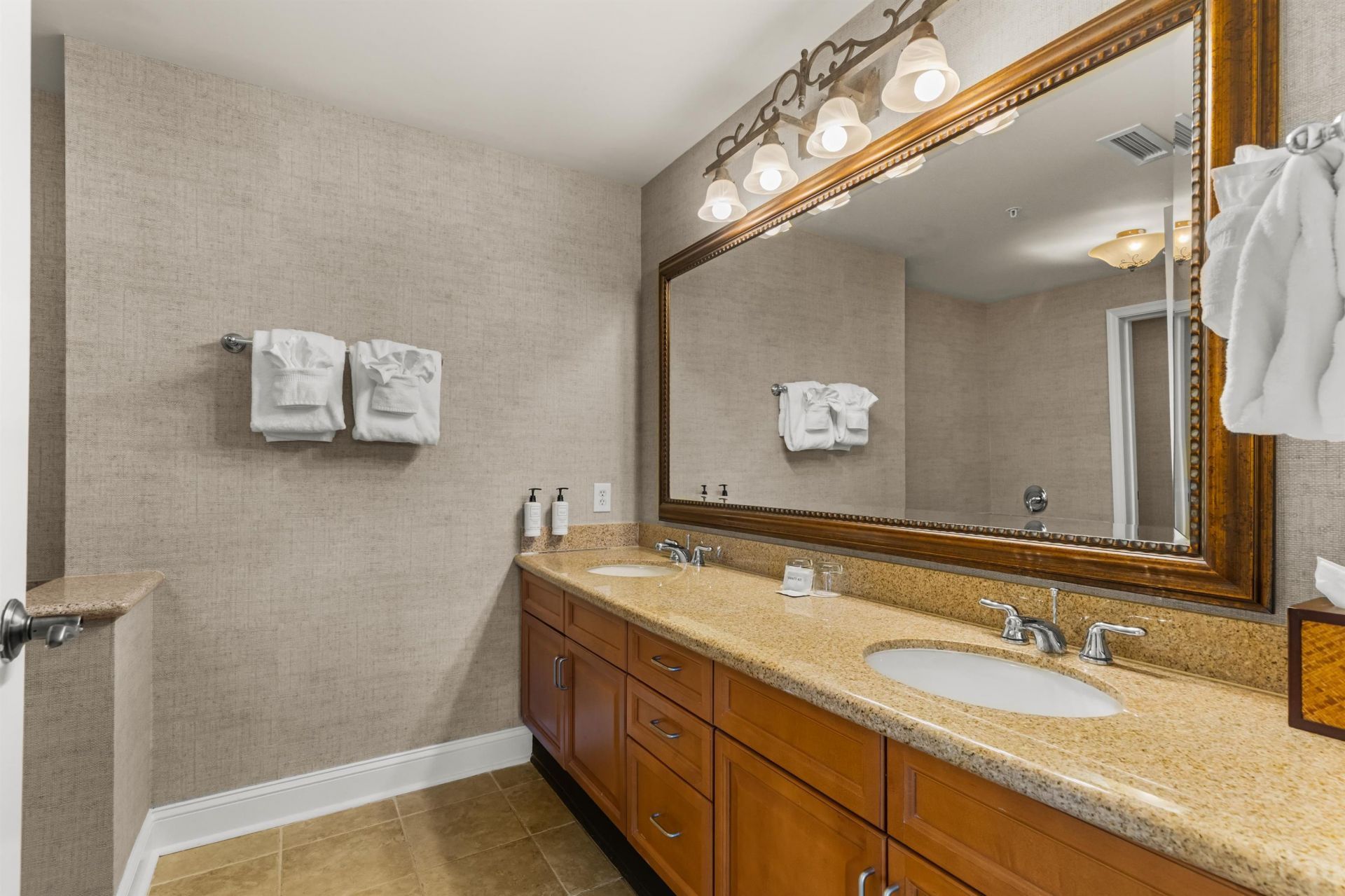 8121 Amalfi Pl.  Photo 22