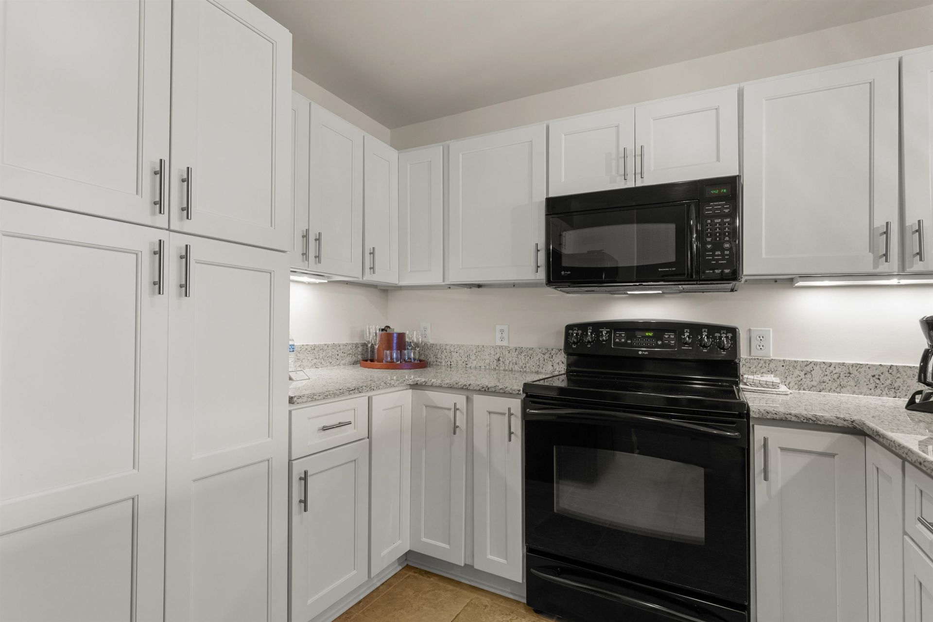 8121 Amalfi Pl.  Photo 4