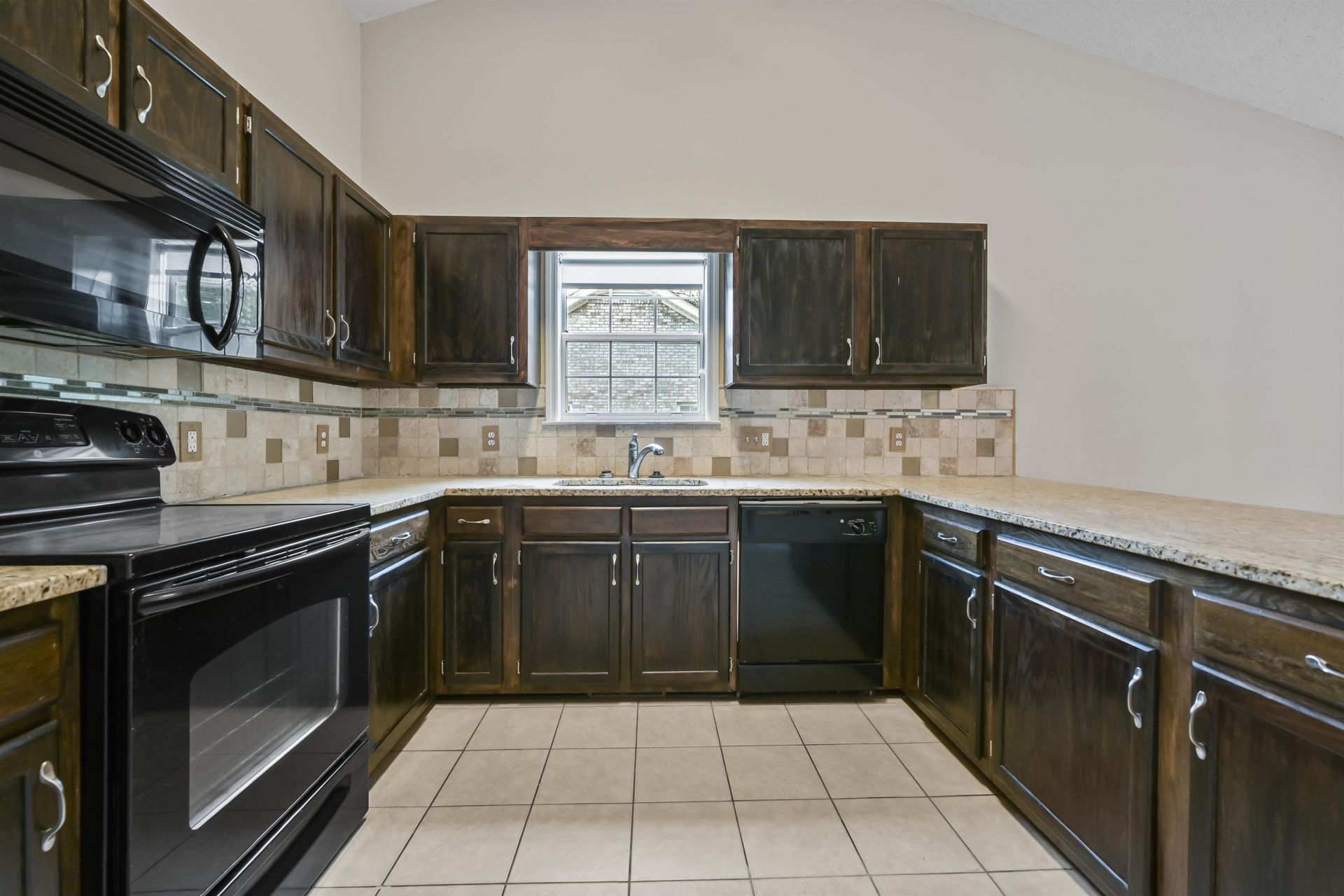 961 Castlewood Dr.  Photo 10