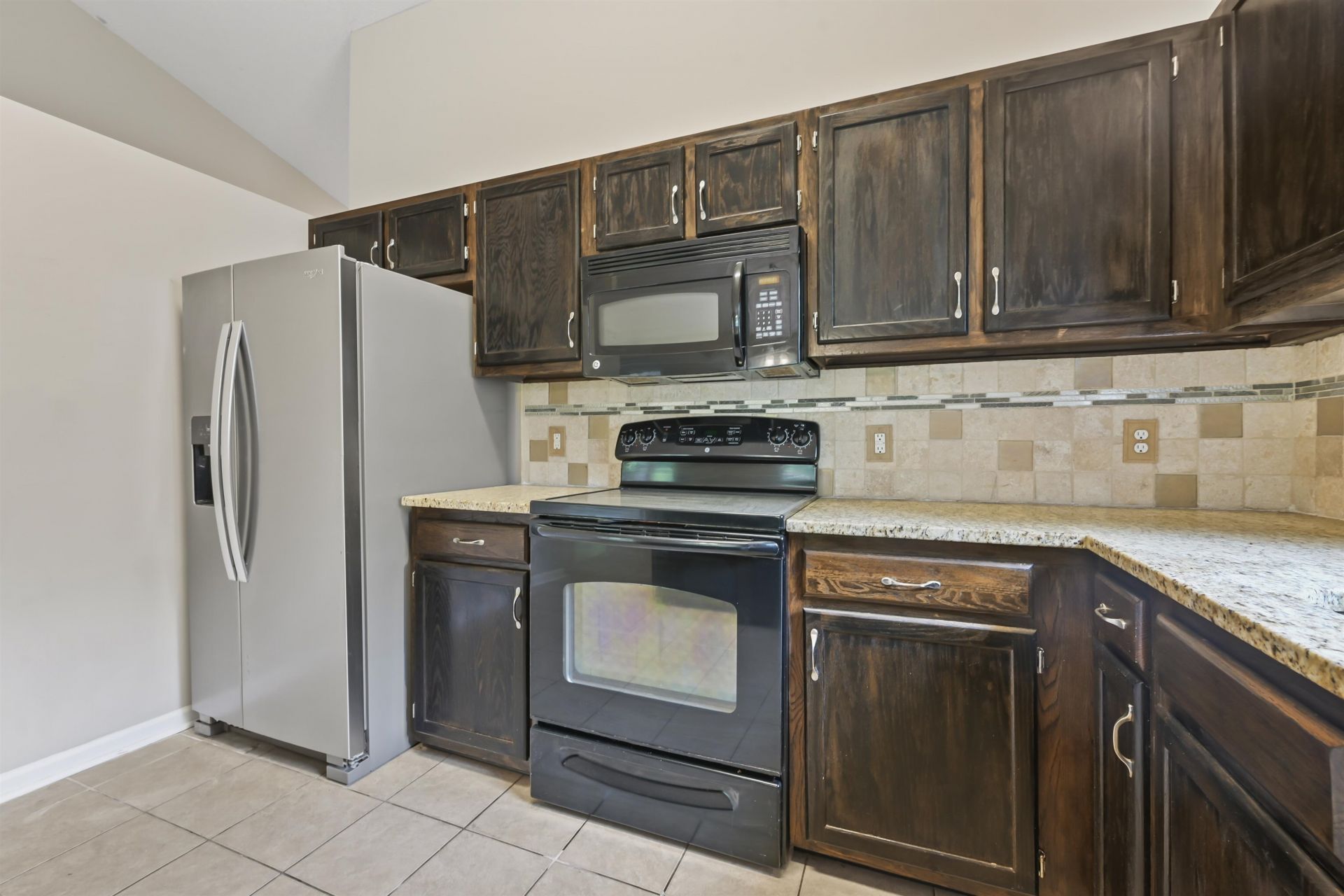 961 Castlewood Dr.  Photo 11