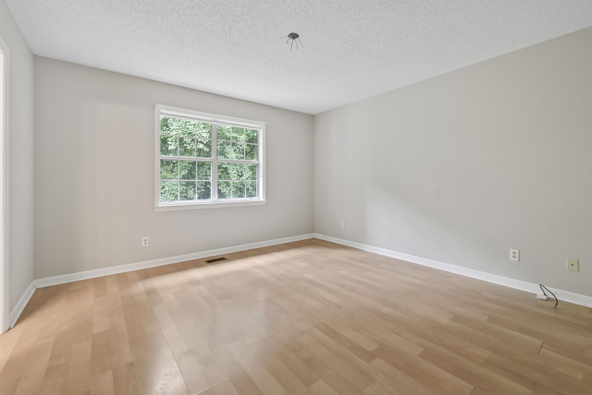 961 Castlewood Dr.  Photo 12