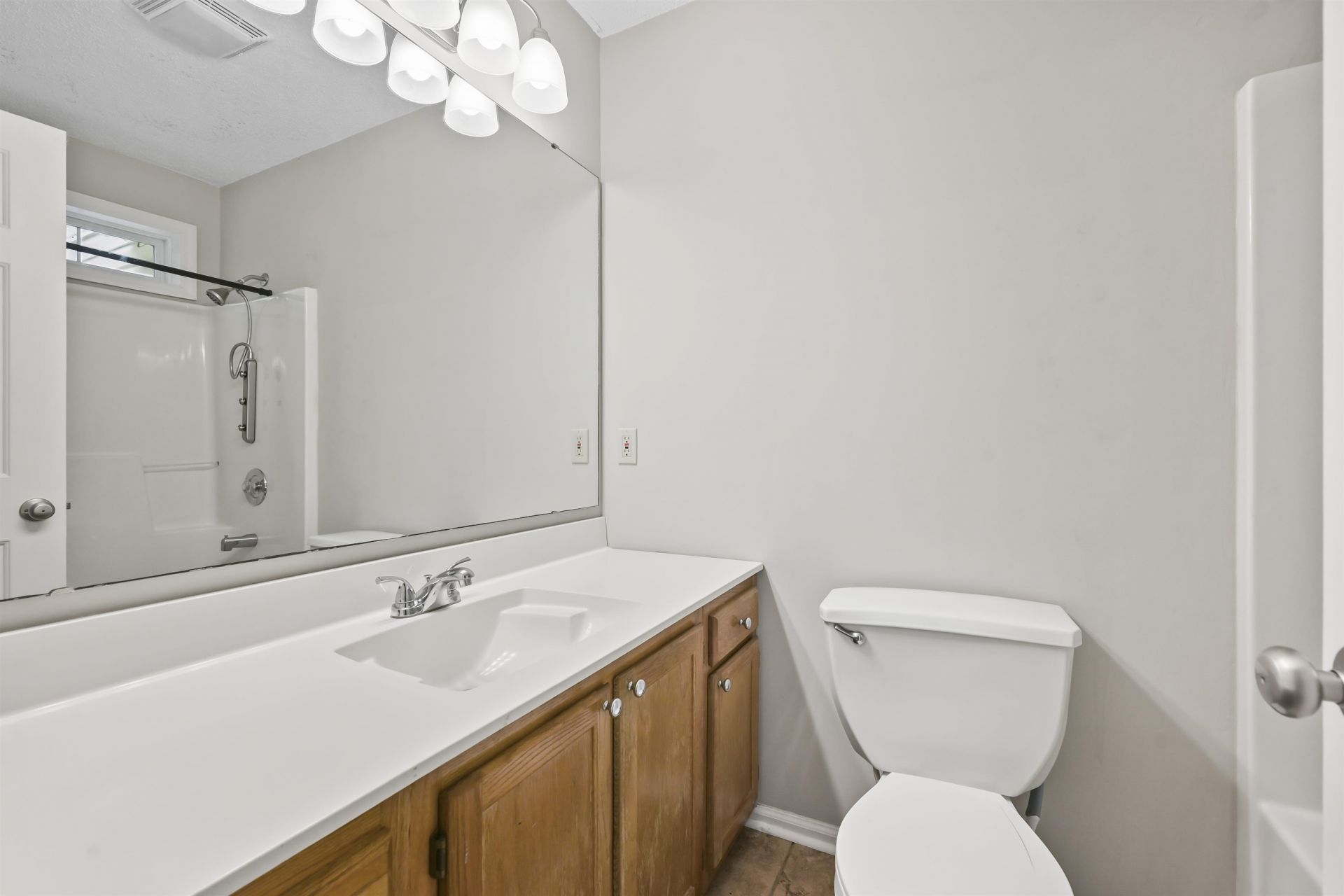 961 Castlewood Dr.  Photo 14