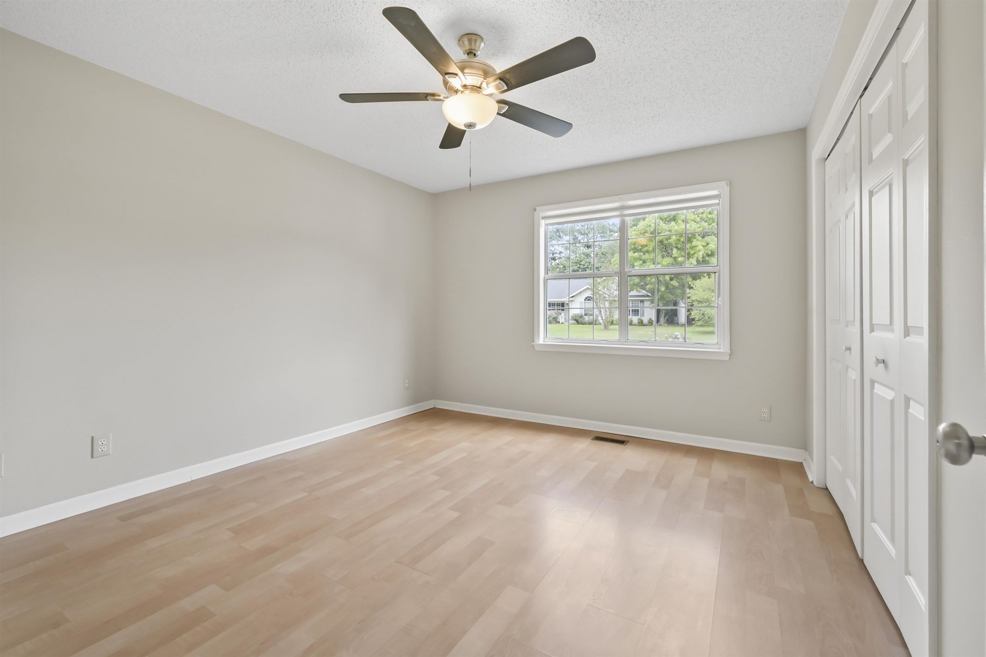 961 Castlewood Dr.  Photo 16