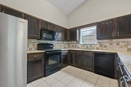 961 Castlewood Dr.  photo 4