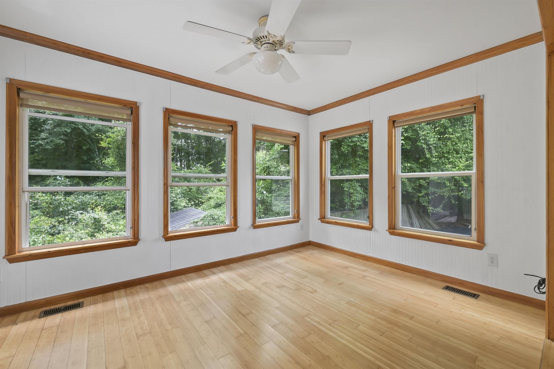 961 Castlewood Dr.  Photo 21