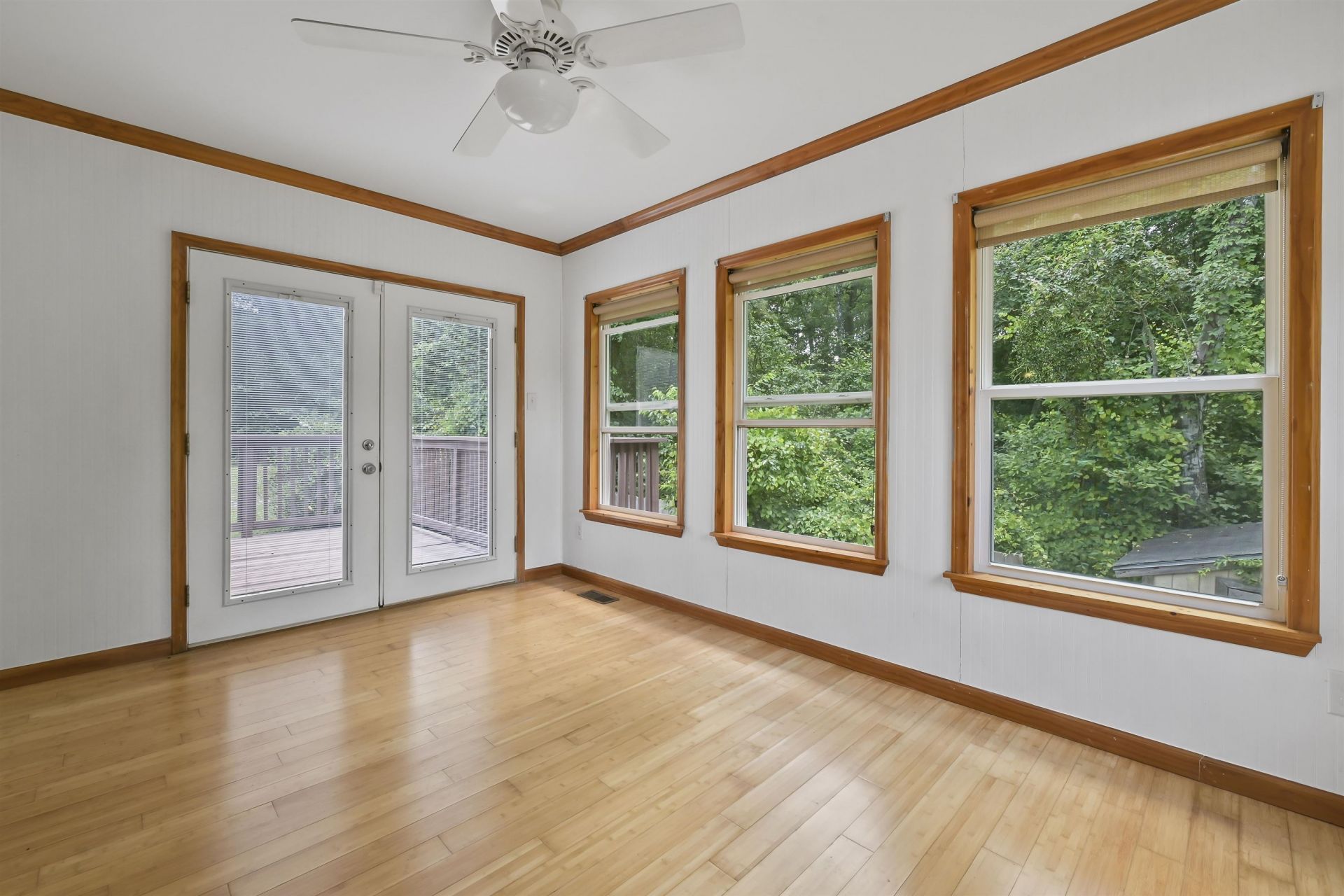 961 Castlewood Dr.  Photo 22