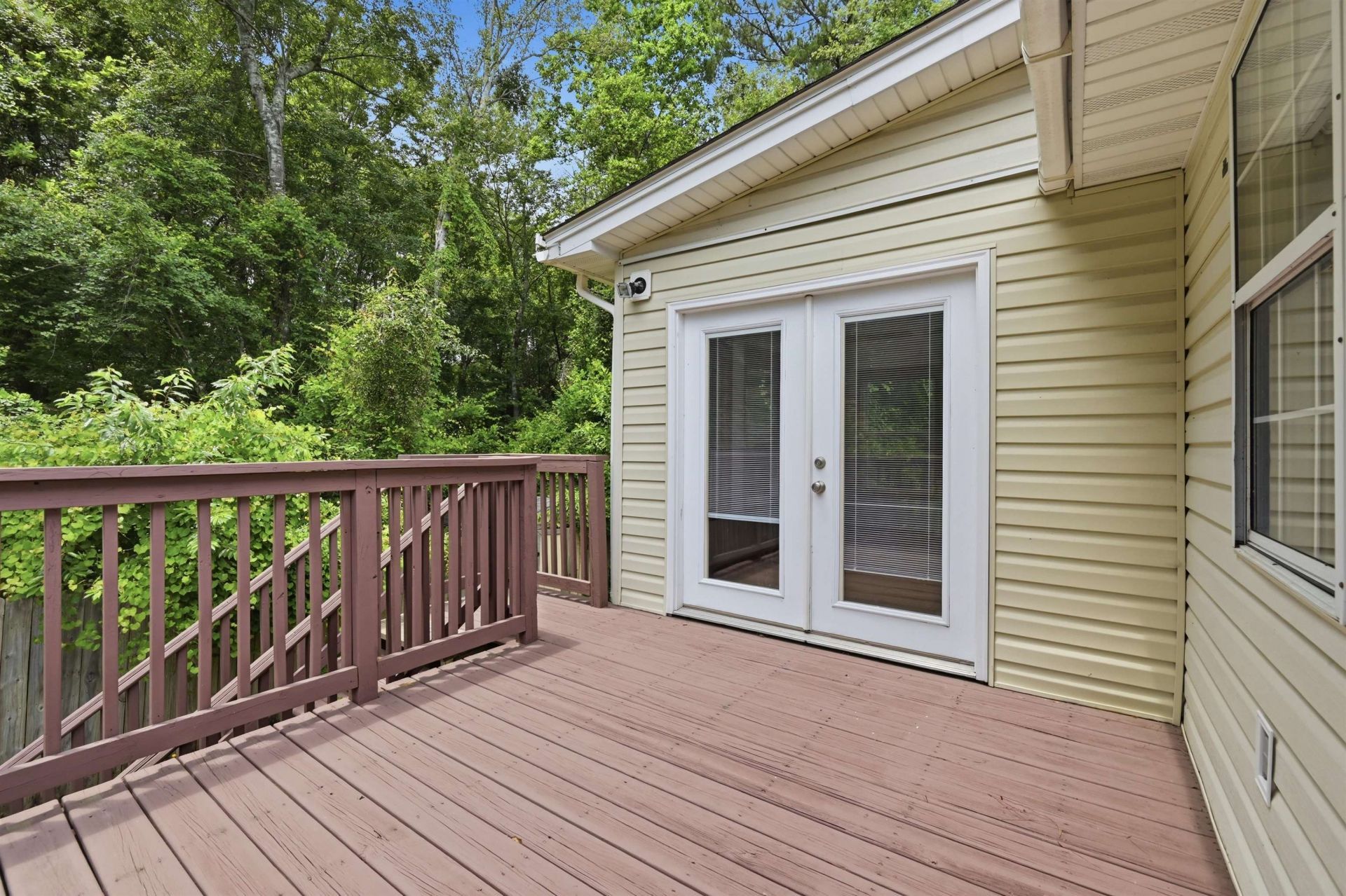 961 Castlewood Dr.  Photo 23