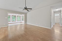 961 Castlewood Dr.  photo 4