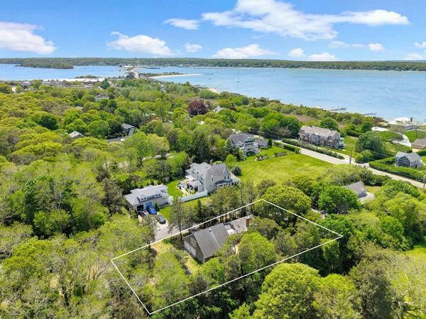 3 Troy Street, Oak Bluffs, MA 02557