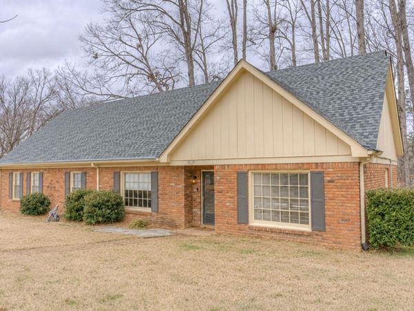 2110 WOODSIDE DR, Germantown, TN 38138