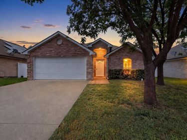 2319 Great Light Drive , Dallas, TX 75228