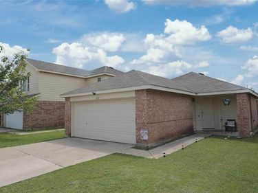 6701 Waterhill Lane, Fort Worth, TX 76179