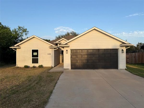 5109 Uvalde Court, Granbury, TX 76048