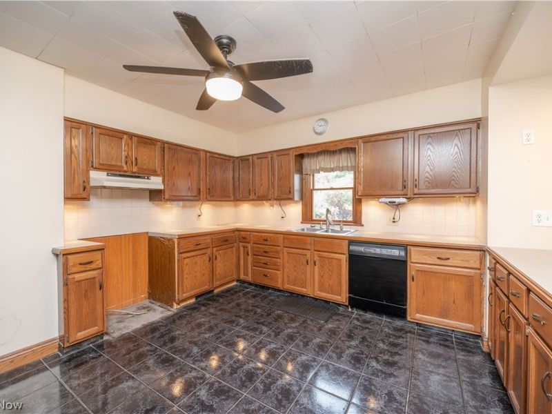 1953 Lawn Avenue, Lowellville, OH 44436 Photo 8