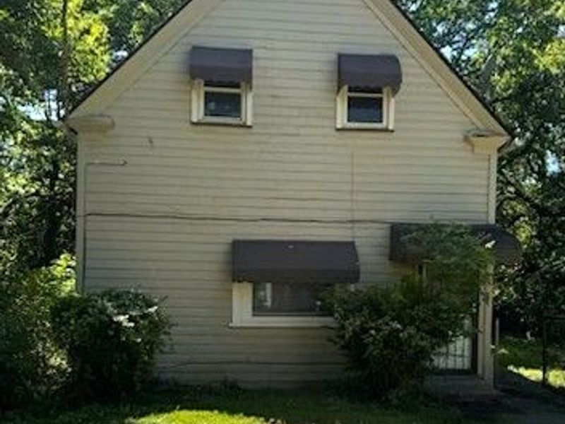 2362 E 76th Street E, Cleveland, OH 44104 Photo 2