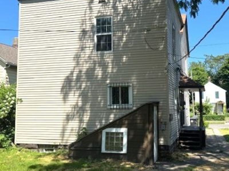 2362 E 76th Street E, Cleveland, OH 44104 Photo 3