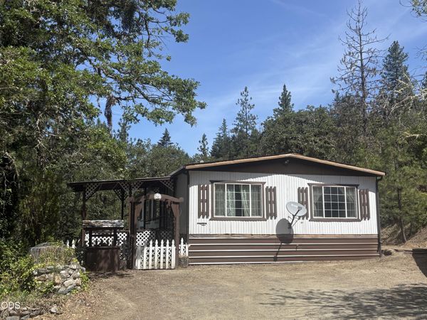 705 Hyde Park Road, Grants Pass, OR 97527