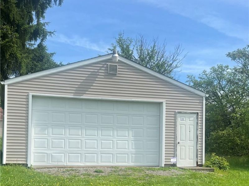 740 E Philadelphia Avenue, Youngstown, OH 44502 Photo 3