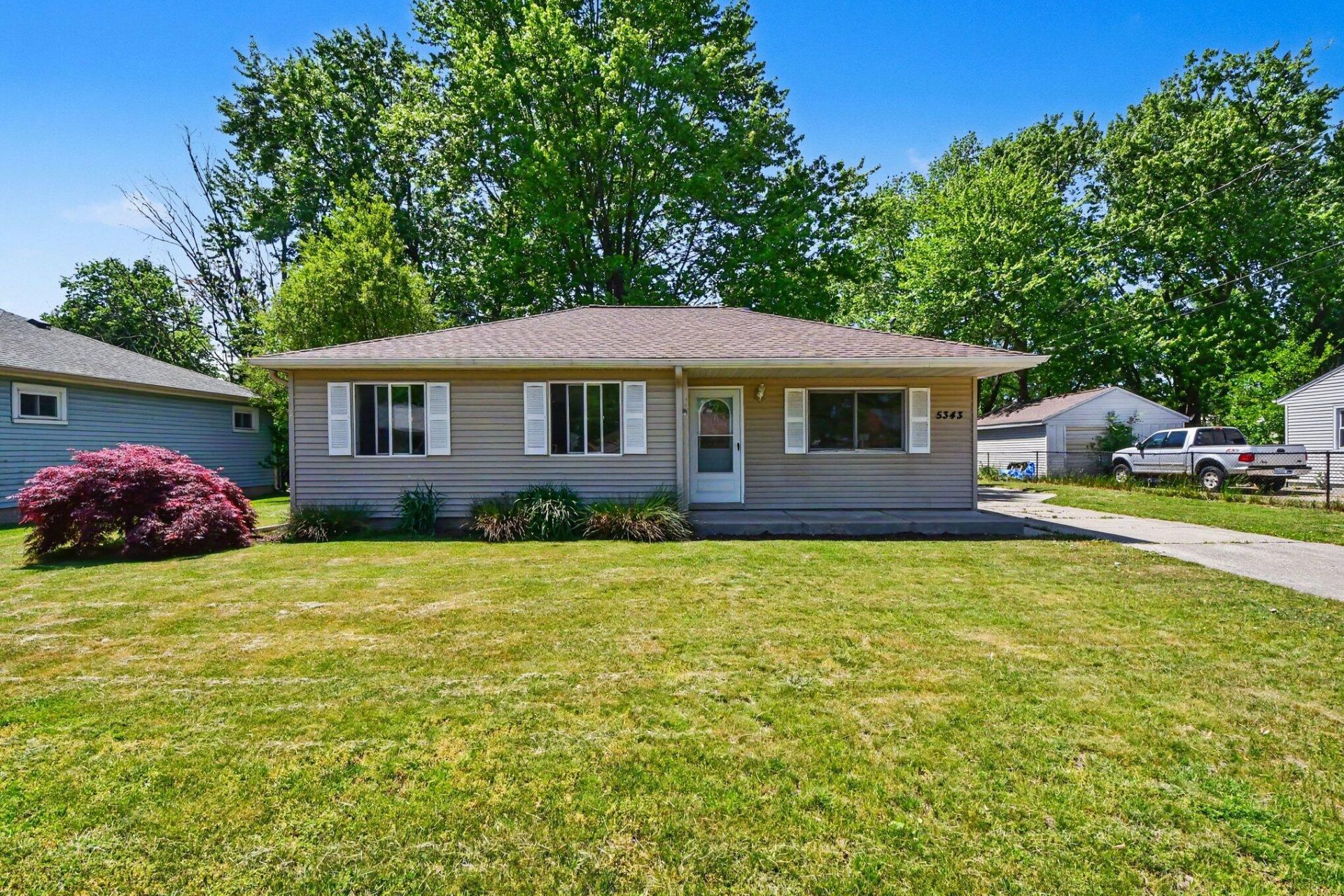 5343 Mick Avenue Se, Grand Rapids, MI 49548 Main Photo
