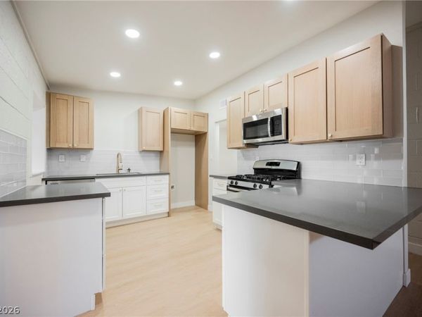 2601 Reynolds Avenue , North Las Vegas, NV 89030
