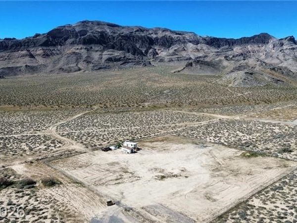 2470 W Bluebird Avenue , Pahrump, NV 89060
