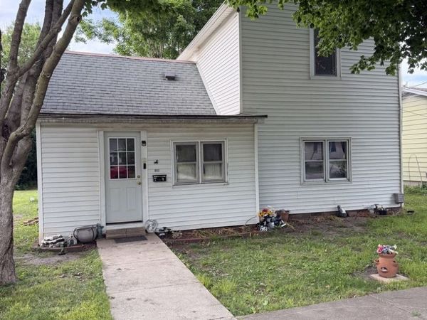 602 E Locust Street , Fairbury, IL 61739