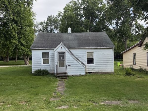 613 E Locust Street, Fairbury, IL 61739